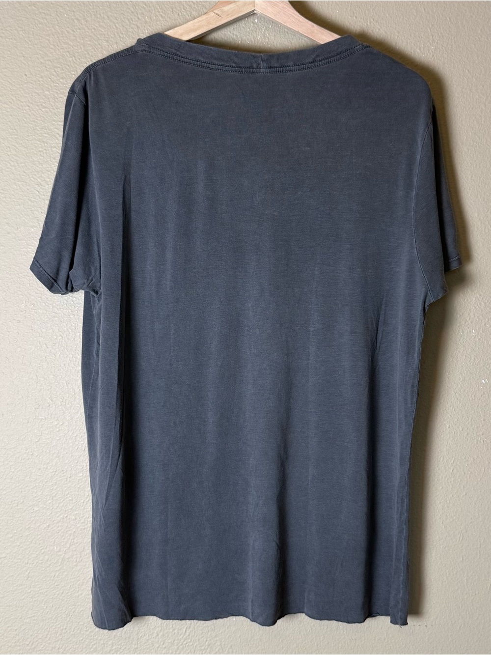 Lauren Moshi x Janis Joplin Graphic V-Neck Distressed Tee Vintage Gray Medium - Picture 4 of 8